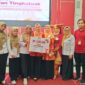 Dinas Kominfo Padang meraih juara dua lomba tingkuluak yang digelar DWP Padang di ruangan Bagindo Aziz Chan, Balai Kota Padang, Rabu (6/11/2024). (Foto: Diskominfo Padang)