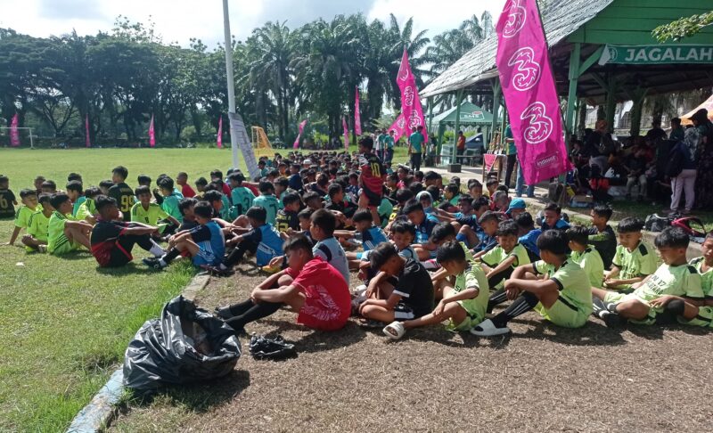 Sebanyak 64 tim SD dan MI se-Kota Padang mengikuti turnamen sepak bola mini KKG PJOK Padang Utara Cup II 2024. (Foto: Diskominfo Padang)