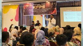 Camat Lubeg Nofiandi Amir membakar semangat para peserta Bimtek KPPS se-Kecamatan Lubeg di Fave Hotel Padang, Minggu (10/11/2024). (Foto: Ist)
