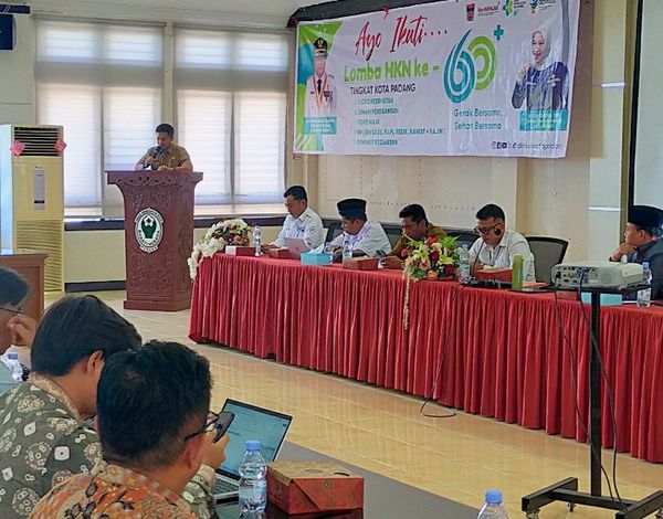 Asisten II Perekonomian dan Pembangunan Setdako Padang, Didi Ariadi memberikan sambutan. (Foto: Diskominfo Padang)