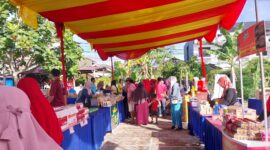 Suasana pasar murah di Komplek Pemda, Kelurahan Lubuk Minturun, Kecamatan Koto Tangah. (Foto: Diskominfo Padang)