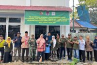 Kepala Perwakilan BKKBN Provinsi Sumbar Fatmawati saat berkunjung ke lokasi sumur bor di Kelurahan Pagambiran Ampalu Nan XX, Kecamatan Lubeg. (Foto: Ist)
