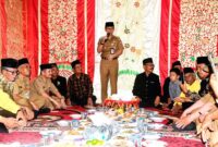 Asisten I Setdako Padang Edi Hasymi menyampaikan sambutan saat FGD di Kelurahan Teluk Kabung, Kecamatan Bungus Teluk Kabung. (Foto: FB Diskominfo Padang)