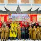Camat Lubeg Nofiandi Amir bersama pengurus Bundo Kanduang Kelurahan se-Kecamatan Lubuk Begalung, di Balai Basuo, Selasa (19/11/2024). (Foto: Ist)