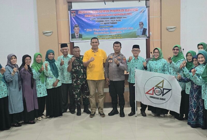 Camat Lubeg Andi Amir bersama pengurus PPI Lubeg usai pengukuhan. (Foto: Ist)