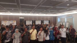 Asisten II Setdako Padang Didi Aryadi dalam kegiatan Penyusunan Dokumen Rencana Pengembangan Sanitasi Jangka Menengah di salah satu hotel di Kota Padang, Kamis (21/11/2024). (Foto: FB Diskominfo Padang)