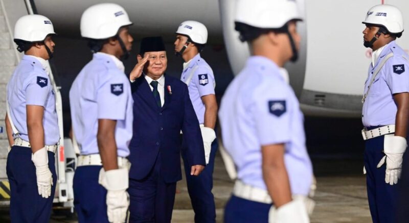 Presiden RI, Prabowo Subianto dan rombongan tiba di Pangkalan Angkatan Udara Galeão, Rio de Janeiro, Brasil, Sabtu (16/11/2024). (Foto: BPMI Setpres/Muchlis Jr)