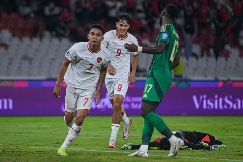 Selebrasi Marselino Ferdinan setelah mencetak gol kedua ke gawang Arab Saudi pada laga Kualifikasi Piala Dunia 2026 di Stadion Utama Gelora Bung Karno, Jakarta, Selasa (19/11/2024). (Foto: Kompas.com/Adil Nursalam)