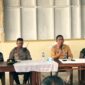 Camat Lubeg Nofiandi Amir menyampaikan sambutan saat Rakor Pilkada 2024 di Gabuo Beach Kelurahan Gates Nan XX, Kamis (21/11/2024). (Foto: Ist)