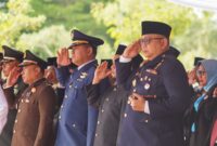 Pj Wali Kota Padang Andree Algamar mengikuti Upacara Peringatan Hari Pahlawan di Lapangan Balai Kota Aie Pacah, Minggu (10/11/2024). (Foto: Prokopim Padang)