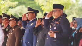 Pj Wali Kota Padang Andree Algamar mengikuti Upacara Peringatan Hari Pahlawan di Lapangan Balai Kota Aie Pacah, Minggu (10/11/2024). (Foto: Prokopim Padang)