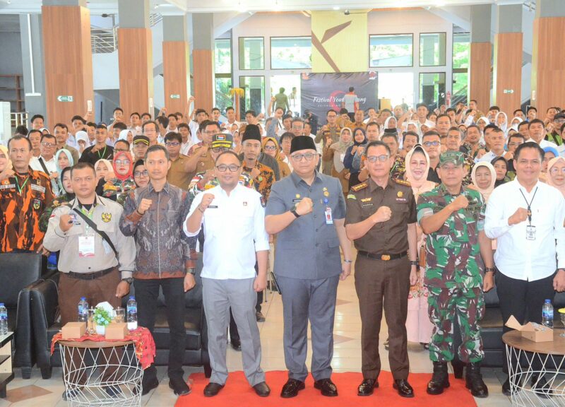 Pembukaan Sosialisasi Gerakan Indonesia Bersatu Bhinneka Tunggal Ika Mendukung Pilkada Serentak 2024 di Kota Padang, di Gedung Bagindo Aziz Chan Youth Center, Senin (11/11/2024). (Foto: Prokopim Padang)