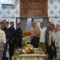 Penjabat (Pj) Wali Kota Padang Andree Algamar saat disambangi Kepala Rutan Kelas IIB Anak Aie, Welli di rumah dinas Wali Kota Padang, Jumat (22/11/2024). (Foto: Prokopim Padang)