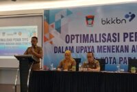 Kepala DP3AP2KB Padang, Eri Sendjaya saat Rakor Optimalisasi Peran Tim TPPS Dalam Menekan Angka Stunting, Selasa (5/11/2024). (Foto: Diskominfo Padang)
