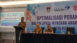 Kepala DP3AP2KB Padang, Eri Sendjaya saat Rakor Optimalisasi Peran Tim TPPS Dalam Menekan Angka Stunting, Selasa (5/11/2024). (Foto: Diskominfo Padang)