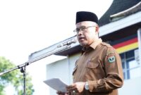 Pjs. Bupati Tanah Datar Arry Yuswandi memimpin apel gabungan pegawai ASN dan non ASN di lingkungan Pemkab Tanah Datar, Senin (11/11/2024). (Foto: Prokopim Tanah Datar)
