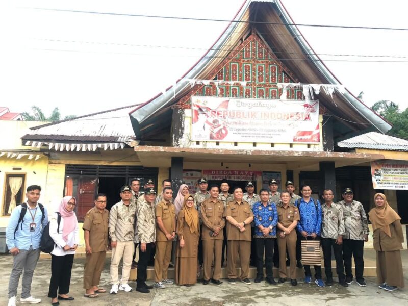 Belasan lurah dari Kecamatan Koto Tangah melakukan kunjungan kerja ke Nagari Sungai Duo, Kecamatan Sitiung, Kabupaten Dharmasraya. (Foto: FB Diskominfo Padang)