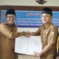 Bupati Tanah Datar Eka Putra menghibahkan sebidang tanah kepada Pemerintah Nagari Pandai Sikek, Senin (22/11/2024). (Foto: Prokopim Tanah Datar)