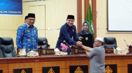 Rapat Paripurna Penyampaian Pemandangan Umum terhadap Nota Keuangan atas Ranperda APBD 2025, Senin (25/11/2024). (Foto: Kominfo Padang Panjang)