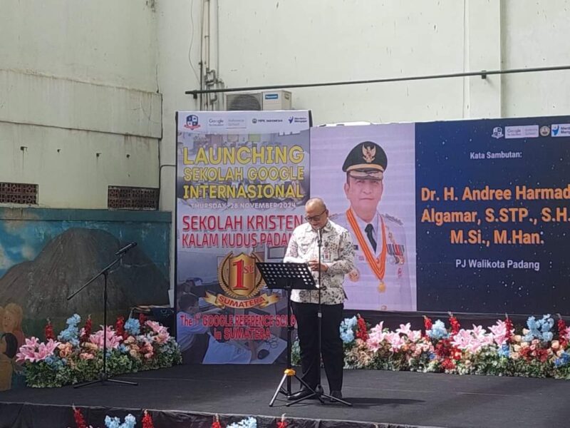 Pj Wali Kota Padang Andree Algamar memberikan sambutan. (Foto: Diskominfo Padang)