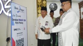 Pj Sekdako Padang Yosefriawan meluncurkan gerakan wakaf uang bagi ASN. (Foto: Prokopim Padang)