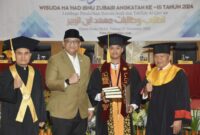 Pj Wali Kota Padang Andree Algamar menghadiri wisuda Lembaga Pendidikan Bahasa Arab dan Tahfiz Al Quran Ma’had Ibnu Zubair Padang di Basko Hotel, Sabtu (2/11/2024). (Foto: Prokopim Padang)