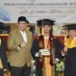 Pj Wali Kota Padang Andree Algamar menghadiri wisuda Lembaga Pendidikan Bahasa Arab dan Tahfiz Al Quran Ma’had Ibnu Zubair Padang di Basko Hotel, Sabtu (2/11/2024). (Foto: Prokopim Padang)