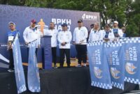 Pj Wali Kota Padang Andree melepas peserta BPKH Hajj Run 2024 di Kompleks Istana Gubernuran Sumbar, Minggu (3/11/2024). (Foto: Prokopim Padang)