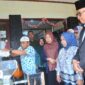 Serah terima alat produksi VCO prebiotik dari Departemen Kimia FMIPA dan LPPM Unand di Kantor Lurah Rawang, Sabtu (23/11/2024). (Foto: Prokopim Padang)