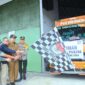 Penjabat (Pj) Wali Kota Padang Andree Algamar bersama unsur Forkopimda dan Ketua KPU Kota Padang Dorri Putra melepas pendistribusian logistik Pilkada Serentak 2024 dari Gudang Logistik KPU Padang, Jalan Bypass Kilometer 19, Selasa (26/11/2024). (Foto: Prokopim Padang)