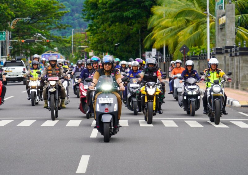 Pj Wali Kota Padang, Andree Algamar bersama unsur Forkopimda melakukan pemantauan kesiapan TPS menjelang pelaksanaan Pilkada Serentak 2024, Selasa (26/11/2024). (Foto: Prokopim Padang)