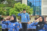Pj Wali Kota Padang Andree Algamar menjadi pembina upacara HUT Ke-53 Korpri Tingkat Kota Padang. (Foto: Prokopim Padang)