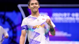 Jonatan Christie melaju ke babak final China Masters 2024 usai mengalahkan Shi Yu Qi di Shenzhen Gymnasium, Shenzhen, Sabtu (23/11/2024). (Foto: PBSI)