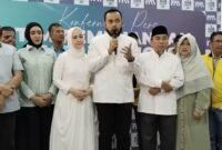 Fadly Amran-Maigus Nasir bersama tim pemenangan saat konferensi pers di NasDem Tower, Rabu (27/11/2024) malam. (Foto: Ist)