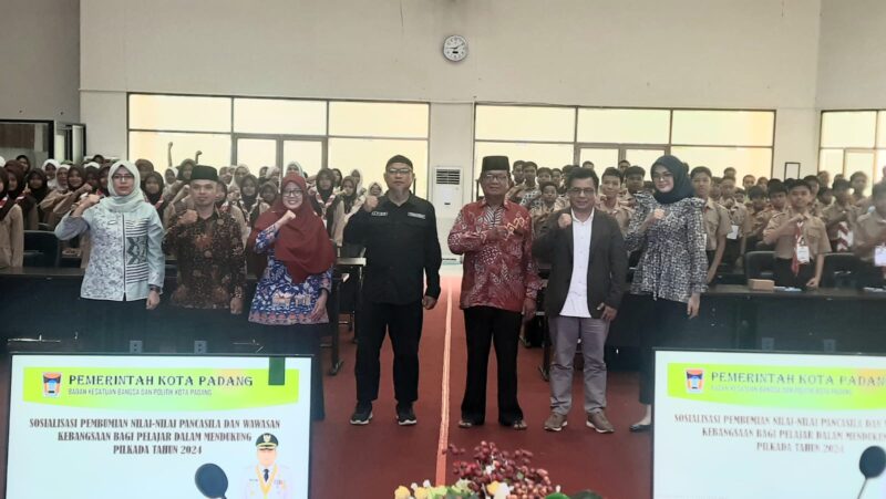 Pembukaan Sosialisasi Pembumian Nilai-Nilai Pancasila dan Wawasan Kebangsaan Bagi Pelajar di Ruang Bagindo Aziz Chan, Balai Kota Padang, Kamis (7/11/2024). (Foto: Ist)