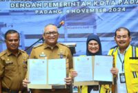 Serah terima pengelolaan bangunan Fase VII dari BPPW Sumbar kepada Pemko Padang, Senin (4/11/2024). (Foto: Porkopim Padang)