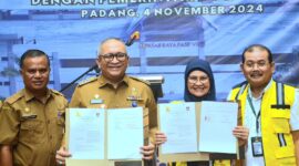 Serah terima pengelolaan bangunan Fase VII dari BPPW Sumbar kepada Pemko Padang, Senin (4/11/2024). (Foto: Porkopim Padang)