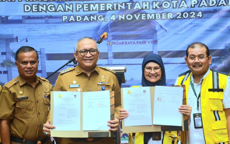 Serah terima pengelolaan bangunan Fase VII dari BPPW Sumbar kepada Pemko Padang, Senin (4/11/2024). (Foto: Porkopim Padang)