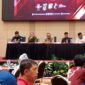 Ketua Divisi Teknis KPU Padang Arset Kusnadi memaparkan Persiapan Pemungutan dan Penghitungan Suara Pilkada Serentak 2024 di The ZHM Premiere Hotel Padang, Minggu (24/11/2024). (Foto: Ist)