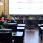 Pj Sekko Padang Yosefriawan membuka kegiatan Sosialisasi Peningkatan Kapasitas FKDM Tahun 2024 di Ruang Abu Bakar Jaar, Balai Kota Padang, Kamis (7/11/2024). (Foto: Ist)