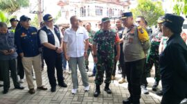 Pj Wali Kota Padang Andree Algamar bersama unsur Forkopimda Sumbar dan Padang, KPU, Bawaslu Padang meninjau TPS 16 Kelurahan Batang Kabung Ganting Kecamatan Koto Tangah, Rabu (27/11/2024). 