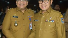 Pj Wali Kota Padang Andree Algamar bersama Wamendagri Bima Arya Sugiarto saat RDP bersama Komisi II DPR RI dan Kemendagri di Gedung Nusantara DPR RI, Senayan, Jakarta, Senin (18/11/2024). (Foto: Prokopim Padang)