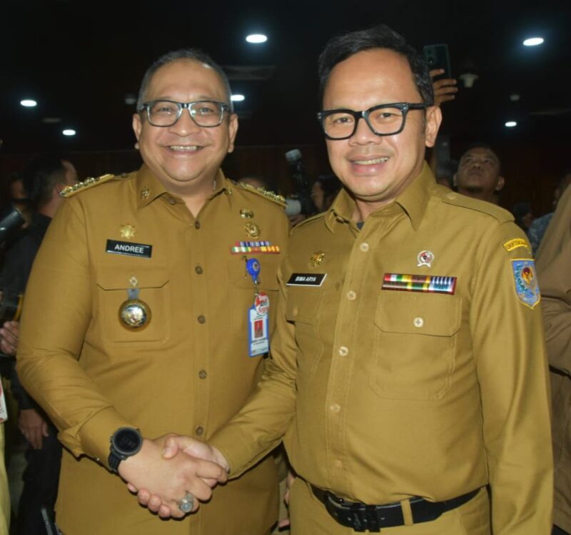 Pj Wali Kota Padang Andree Algamar bersama Wamendagri Bima Arya Sugiarto saat RDP bersama Komisi II DPR RI dan Kemendagri di Gedung Nusantara DPR RI, Senayan, Jakarta, Senin (18/11/2024). (Foto: Prokopim Padang)