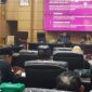 Narasumber menyampaikan materi dalam Sosialisasi Peningkatan FKDM 2024, Selasa (12/11/2024). 