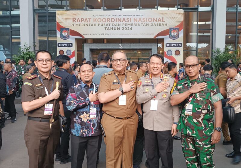Pj Wali Kota Padang Andree Algamar bersama Forkopimda mengikuti Rakornas Pemerintah Daerah di Sentul International Convention Centre, Kamis (7/11/2024). (Foto: Prokopim Padang)
