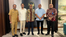 Pj Wali Kota Padang, Andree Algamar bersama anggota DPR RI, Andre Rosiade menemui Menteri PU Dody Hanggodo, di Kantor Kementerian PU, Senin (25/11/2024). (Foto: Prokopim Padang)