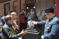 Peresmian patung Bung Hatta di SMPN 1 Padang. (Foto: Prokopim Padang)