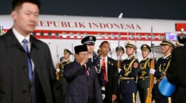 Presiden Prabowo Subianto tiba di Beijing Capital International Airport, Beijing, RRT, Jumat (8/11/2024) sekira pukul 18.30 waktu setempat. (Foto: BPMI Setpres/Muchlis Jr)
