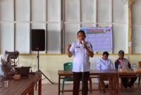 Camat Lubuk Begalung Nofiandi Amir menyampaikan sambutan saat Sosialisasi Bahaya Penyalahgunaan Narkoba di Gabuo Beach, Rabu (13/11/2024). (Foto: Ist)