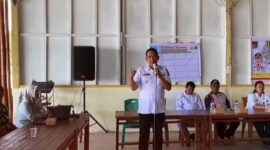 Camat Lubuk Begalung Nofiandi Amir menyampaikan sambutan saat Sosialisasi Bahaya Penyalahgunaan Narkoba di Gabuo Beach, Rabu (13/11/2024). (Foto: Ist)